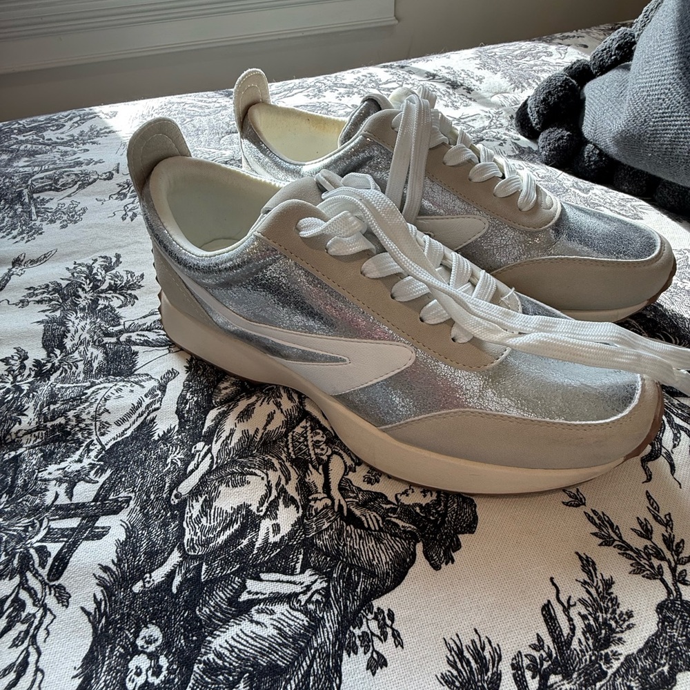 DV by Dolce Vita Women's Silver and White Sneakers